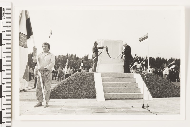 Raba talu tähise avamine, 1990