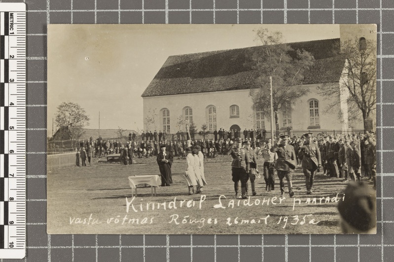 Kindral Johan Laidoner Rõuges paraadi vastu võtmas