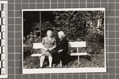 Johanna Müürisepp ja Maria Laidoner Viljandis  duplicate photo