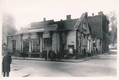 Varemed: Võidu ja Kauba t nurk. Tartu, 5.10.1941. Foto E. Selleke.  duplicate photo