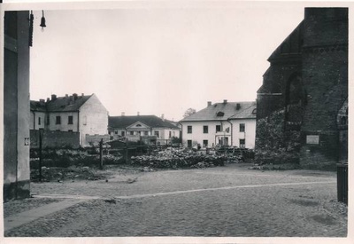 Vaade Lutsu t nurgalt Rüütli t suunas. Varemed, paremal Jaani kirik. Tartu, 1958.  similar photo