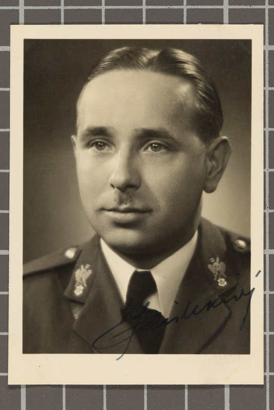 Sõjaväe Tehnikakooli 2. kursuse käsirelvaklassi õpilane lipnik Johannes Ristikivi