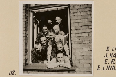 Sõjaväe tehnikakooli suurtükiklassi lipnikud  duplicate photo