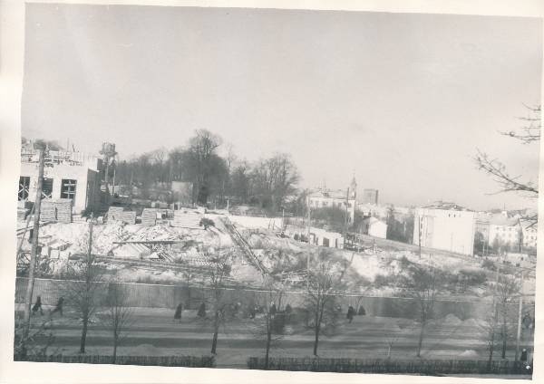 Teatri Vanemuine ehitamine. Vaade Lille mäelt. Tartu, 1961.