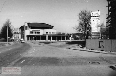 Narva maantee vaade; paremal Narva mnt 3.  Tartu, 1998. Foto Aldo Luud.  similar photo