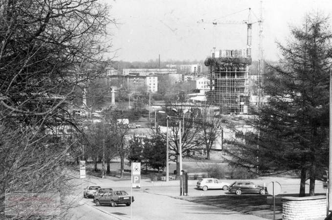 Linnavaade, taamal ärikeskuse ehitus, Võidu sild. Tartu, 1998.