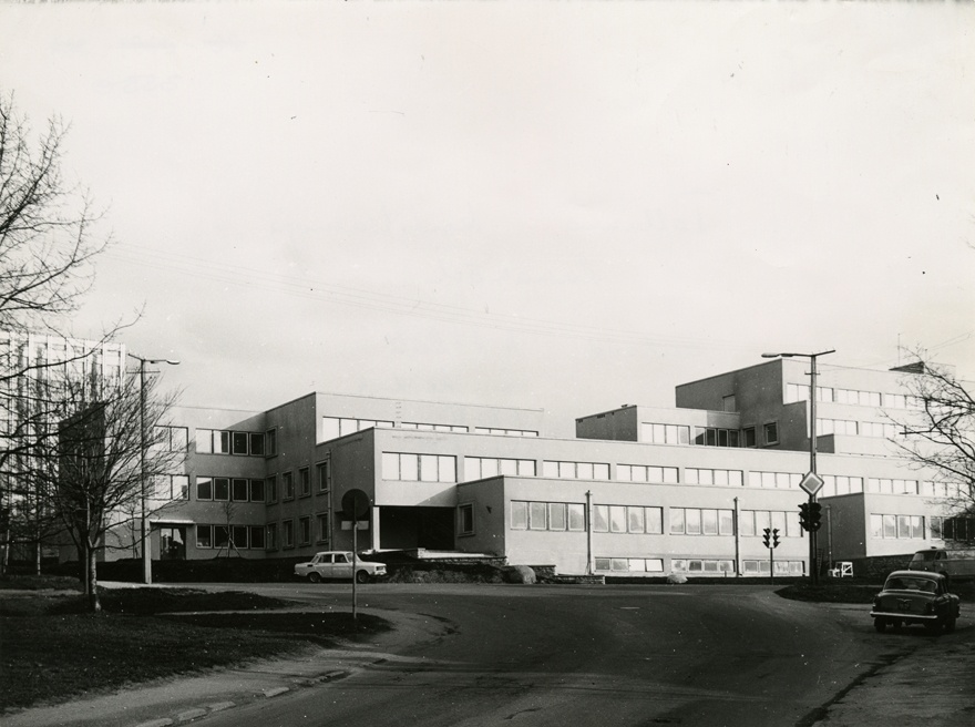 Miilitsamaja Tallinnas (lammutatud), eestvaade. Arhitektid Rein Heiduk, Mari-Ann Hütt