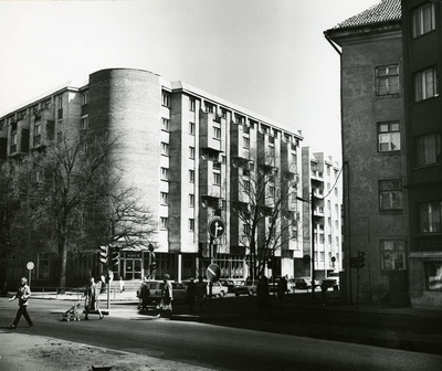 Elu- ja ärihoone Tallinnas, vaade hoonele nurgalt. Arhitekt Rein Luup  similar photo