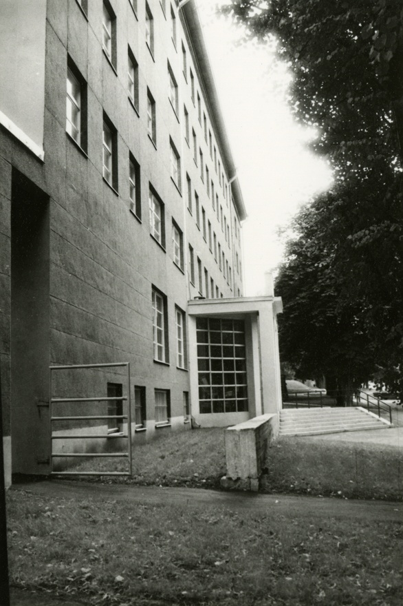 Hambakliinik Tallinnas, esifassaadi vaade. Arhitekt Jaan Ollik