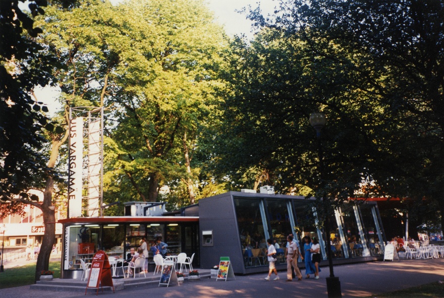 Kiosk "Uus Vargamäe" Tallinnas Tammsaare pargis, eestvaade. Arhitektid Jüri Okas, Marika Lõoke