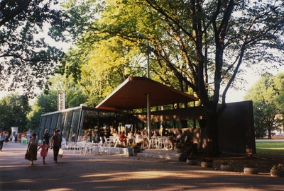 Kiosk "Uus Vargamäe" Tallinnas Tammsaare pargis, eestvaade. Arhitektid Jüri Okas, Marika Lõoke  similar photo
