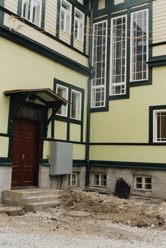 Elamu Tallinnas, tagakülg. Arhitekt N. Šapašnikov