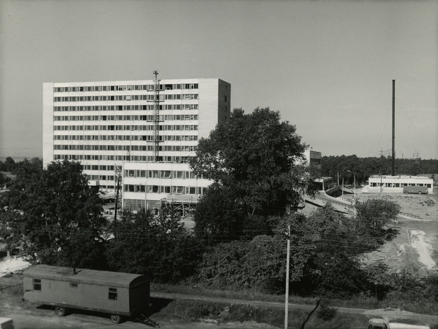 Sadama haigla Tallinnas, vaade Paldiski mnt-lt. Arhitektid Paula Koido, Helje-Reet Aurik, Kirsti Laanemaa