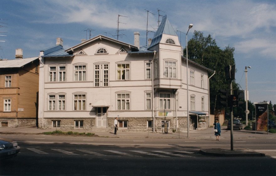 Korterelamu Tallinnas Liivalaia tn, hoone vaade tänavalt. Arhitekt Anton Uesson
