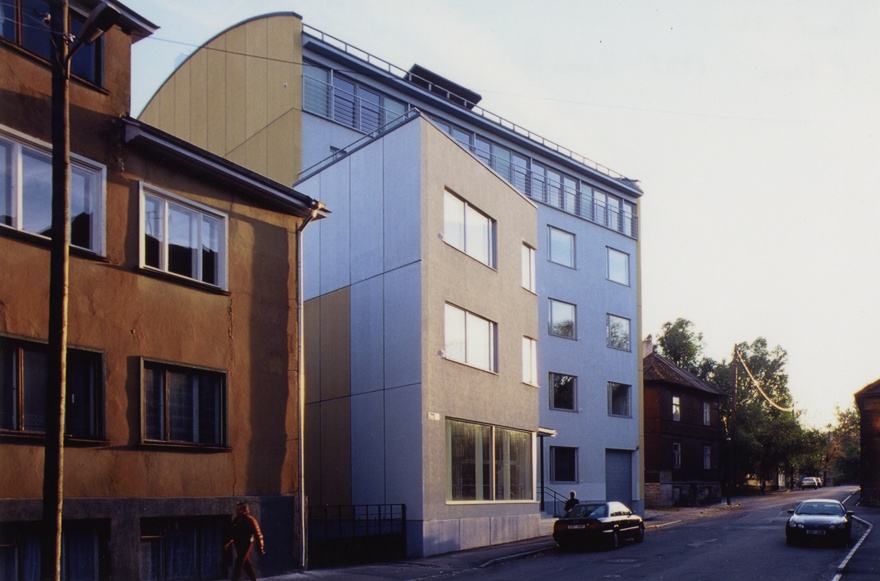 Elamu Tallinnas Ravi tn, fassaadivaade. Arhitekt Peeter Pere