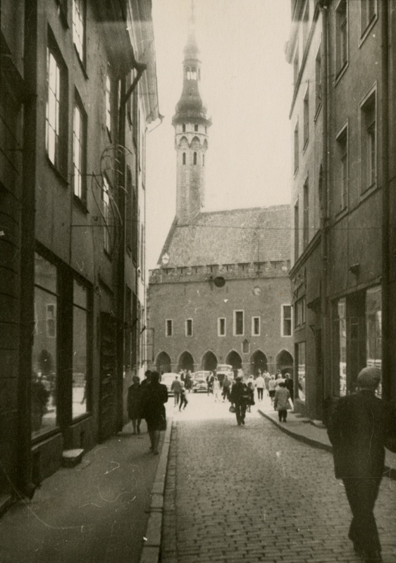Mündi tänav Tallinnas, vaade raekoja suunas
