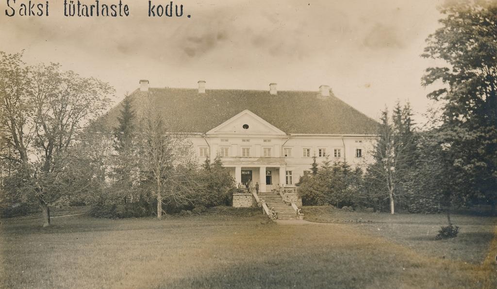 Saksi mõis, tütarlaste kodu