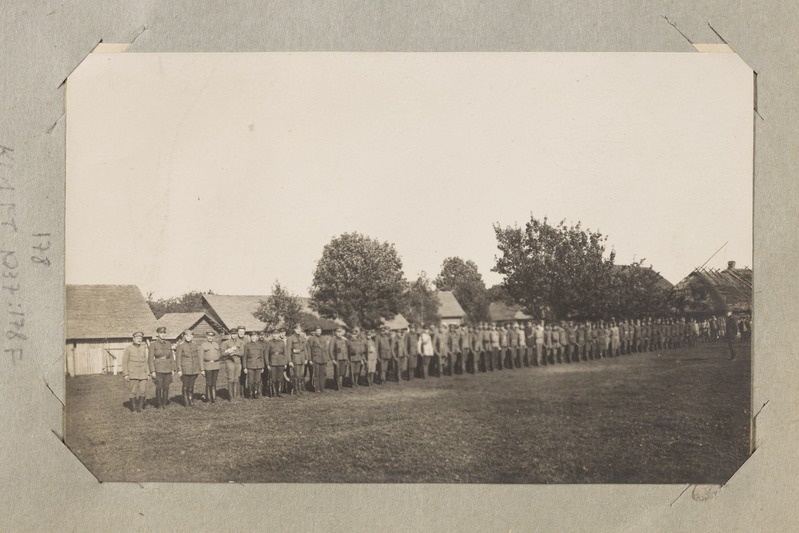 foto, ülesrivistatud Eesti 1. Jalaveädiviisi 1. Polk.