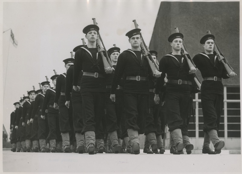 Kuningliku mereväe mehed paraadil