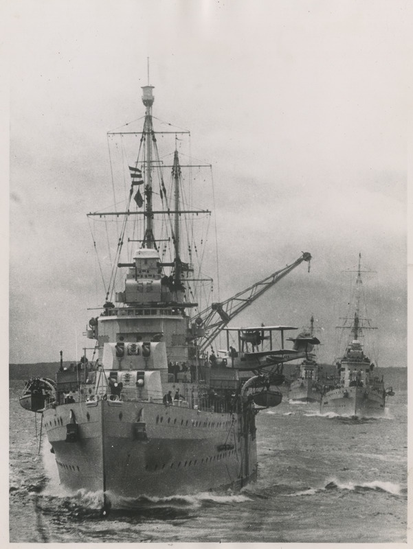 Austraalia kaitsetegevus. H.M.A.S. "Sydney" juhtimas kahte teist laeva "Leander" ja "Hobart". Pilt võetud laevalt "Canberra"