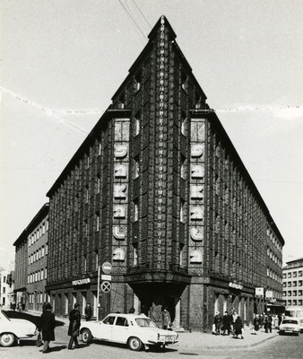 Elu- ja ärihoone Tallinnas, vaade hoonele Pärnu mnt nurgalt. Arhitekt Robert Natus  similar photo