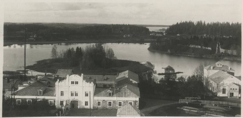 Vaade Aluksne järvele ja uuele kirikutornile