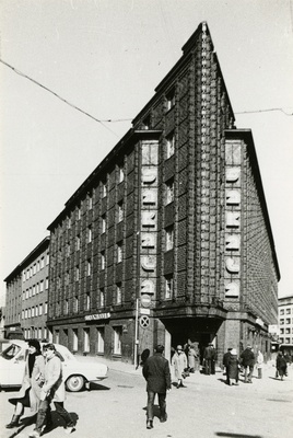 Elu- ja ärihoone Tallinnas, vaade hoonele Pärnu mnt nurgalt. Arhitekt Robert Natus  similar photo