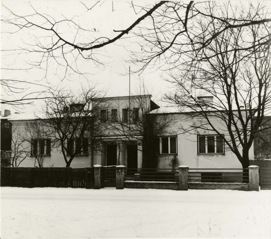 Elamu Tallinnas Vaarika tn, fassaadivaade. Ins Harald Raivet, lõpppr R. Paju, R. Ots