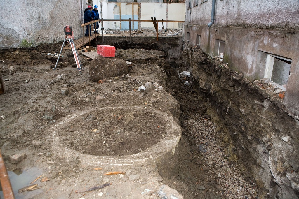 Kuressaare Muusikakooli restaureemistööde käigus väljatulnud vana kaev
