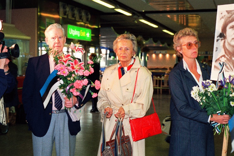 N Liidust väljasaadetud Tiit Madissoni vastuvõtmine Stockholmi Arlanda lennuväljal 12.09.1987