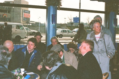 N Liidust väljasaadetud Eke-Pärt Nõmme ja Vello Väärtnõu vastuvõtmine Stockholmi Arlanda lennuväljal 13.02.1988. Istuvad vasakult 1. Vello Väärtnõu, 2. Tiit Madisson  similar photo