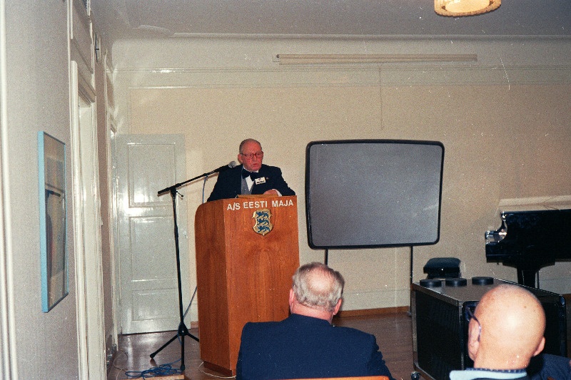 Sinimägede Päeva tähistamine Stockholmi Eesti Majas 11.09.1988. Kõnetoolis Endel Rumma?