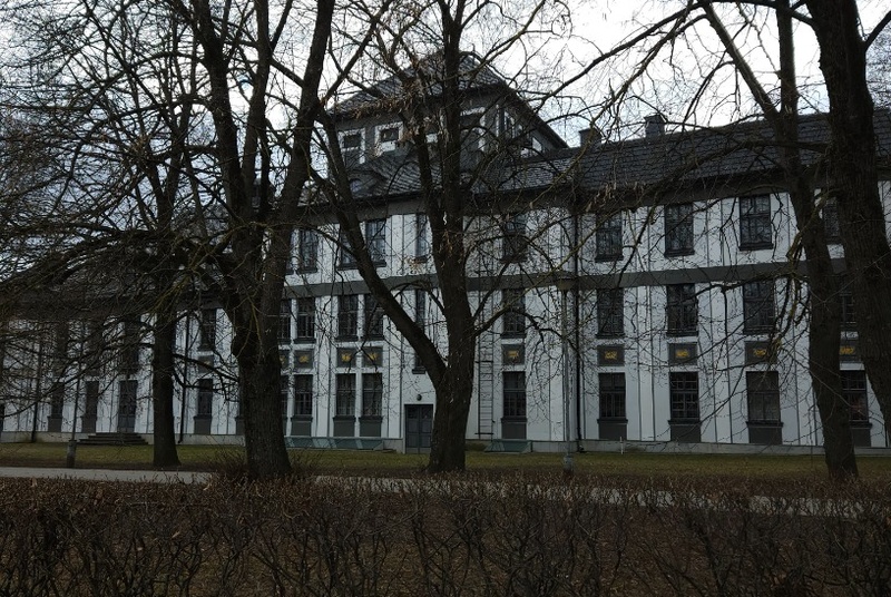 Suveteater Tartu Saksa Käsitööliste Seltsi aias rephoto