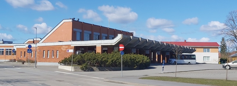 Kuressaare bus station, view of the building from the corner. Architect Maie Penjam rephoto