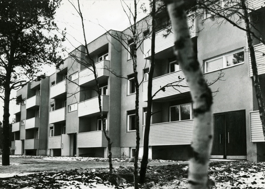 Korterelamu Tallinnas, Puhkekodu tee, Pirita-Kose. Seeria EKE-11, hoone vaade. Arhitekt Tõnu Kull