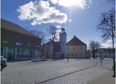 Vaade Kuressaare Raekojale ja turuplatsile rephoto