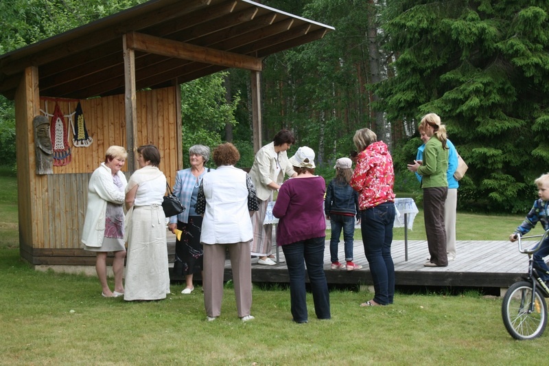 Saatse kooli vilistlaste kokkutulek Saatse muuseumis