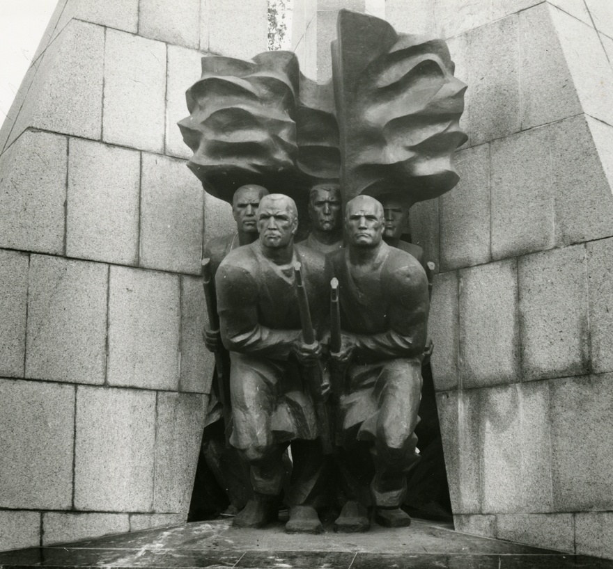 1. detsembri ülestõusu monument Tallinnas, vaade. Skulptor Matti Varik, arhitekt Allan Murdmaa
