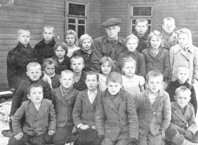 Saatse. Satserinna kooli õpilased ja klassijuhataja