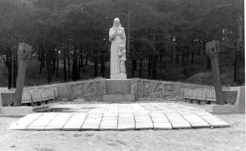 Mälestussammas Petseri kalmistul