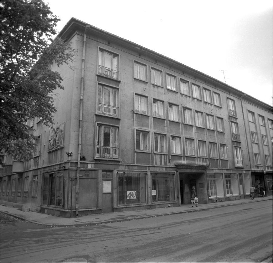 Elu- ja ärihoone Roosikrantsi 8b, vaade. Arhitektid Ott Puuraid, Harald Arman