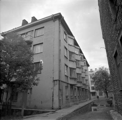 Elu- ja ärihoone Roosikrantsi 8b, vaade. Arhitektid Ott Puuraid, Harald Arman  similar photo