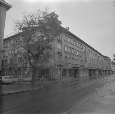 Elu- ja ärihoone Roosikrantsi 8b, vaade. Arhitektid Ott Puuraid, Harald Arman  similar photo