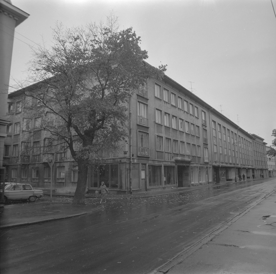 Elu- ja ärihoone Roosikrantsi 8b, vaade. Arhitektid Ott Puuraid, Harald Arman
