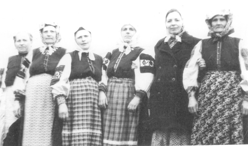 Kundruse küla naised leelotamas