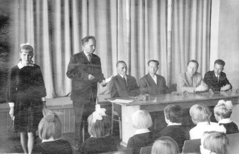 Saatse. Satserinna 8- klassilise Kooli 1. septembri aktus