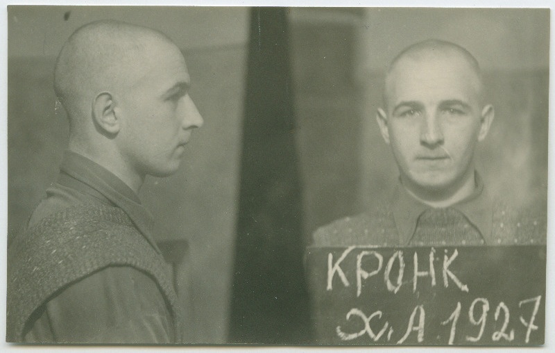 Tundmatu isiku vangifoto. Foto Kronk, Huberti Aleksandri p. (s. 1927), Kurt, Elmari Jaani p. (s. 1925) ja Härmaküla, Valteri Vladimiri p. (s. 1922) uurimistoimikust.