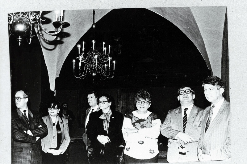 Põhjamaade Nõukogu delegatsiooni liikmed tutvuvad Tallinna Raekojaga.