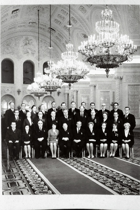 V.I. Lenini 100. sünniaastapäeval autasustatud Eesti NSV delegatsiooni liikmed Moskva Kremlis.