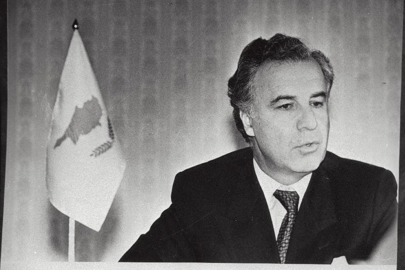 Küprose Vabariigi eriülesandega suursaadik Ardros A. Nicolaides vastuvõtul Eesti Vabariigi Ülemnõukogu esimehe Arnold Rüütli juures.